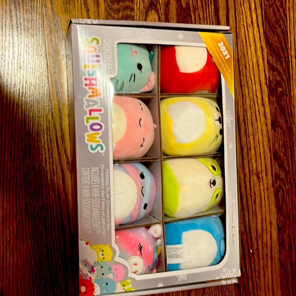 Squishmallows Holiday plush ornament set (includes 8 mini squishmallows)